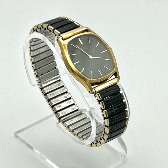 Vintage Seiko  Black and Gold Rectangular Unisex Watch - Picture 3 of 9